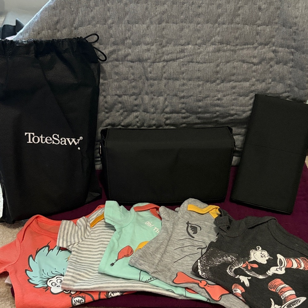 ToteSavvy Diaper Bag with Changing Pad + 5 Dr.Seuss NB Onesies NWT